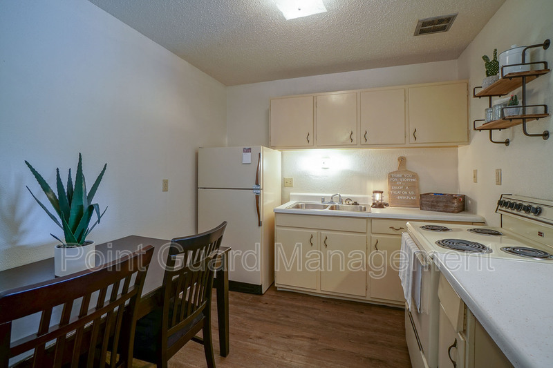 Primary Photo - 1430 Cambridge Pl