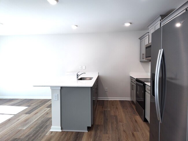 Building Photo - Gorgeous , New Townhome  located in Mallard Creek Towns Community!