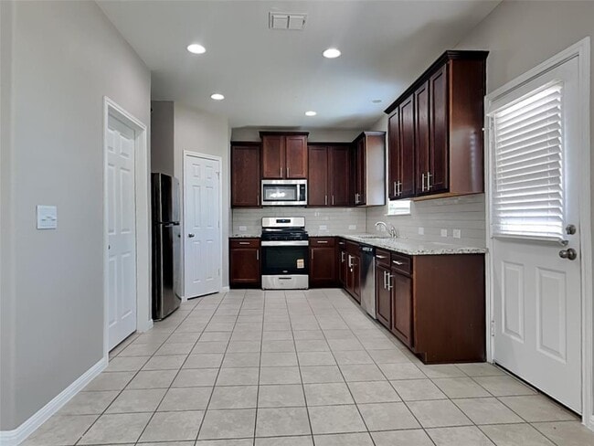Foto del edificio - 5343 Marsh Ln