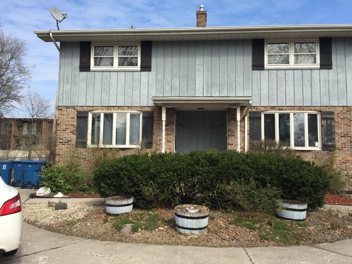 Foto principal - 9325 Kennedy Ave