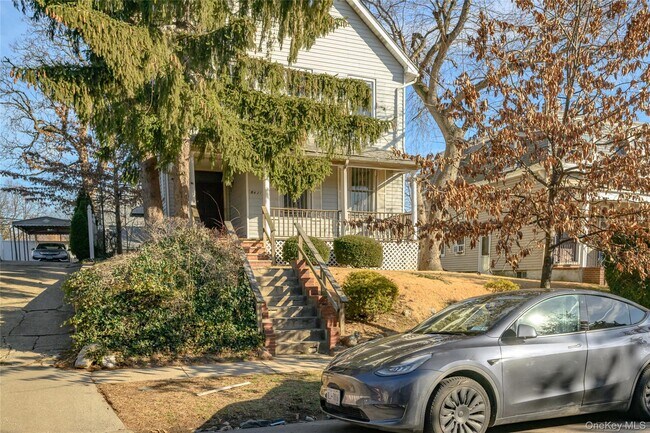 Foto del edificio - 84-21-84120 120th St