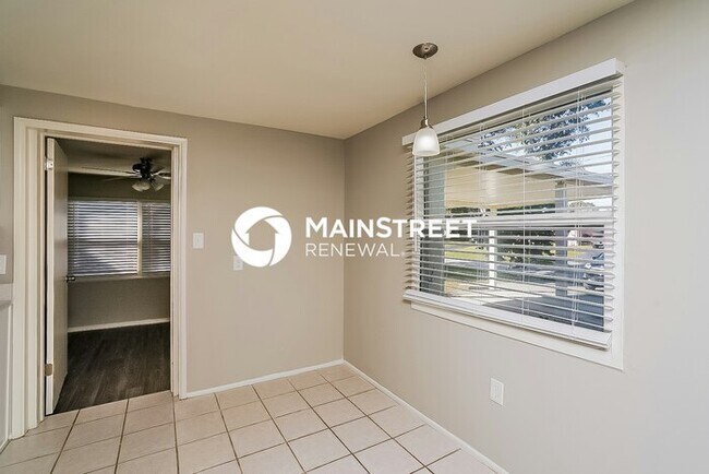 Foto del edificio - 3 Bedroom Pet-Friendly Home in Largo, FL with Main Street Renewal