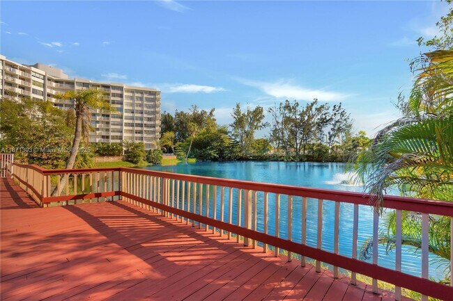 Foto del edificio - 1300 NE Miami Gardens Dr