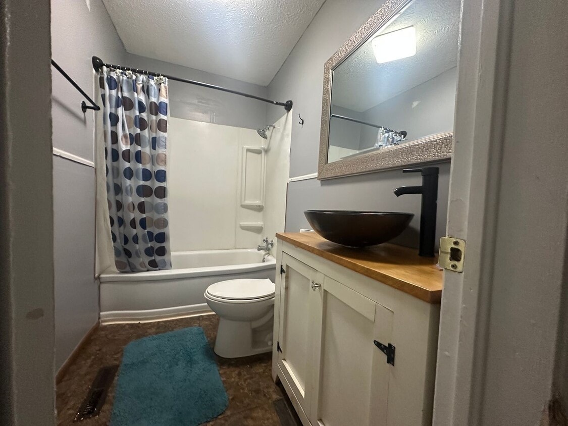 Building Photo - 2 bed 1 bath home in Marshfield