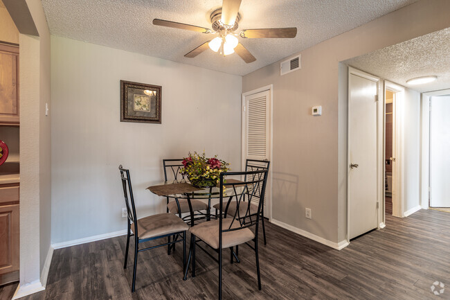 2BR, 1BA - 945 SF - Eastgate Apartments