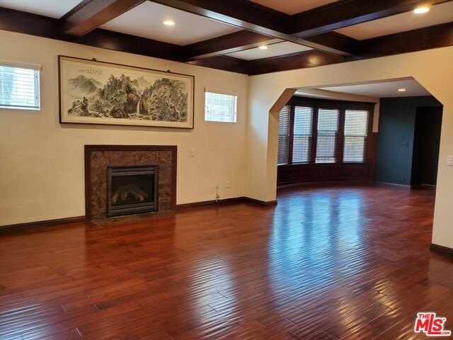 Building Photo - 117 N Serrano Ave