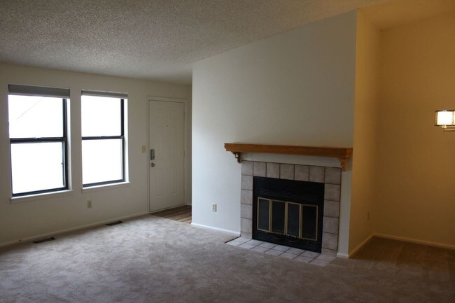 Building Photo - 2 br, 1 bath House - 6755 South Field Stre...