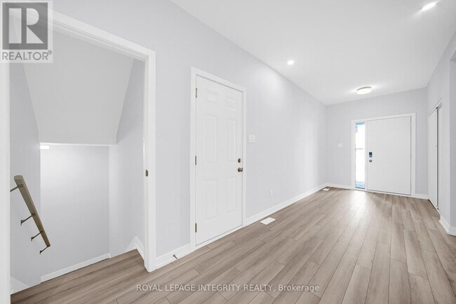Building Photo - 502 Celestine Private