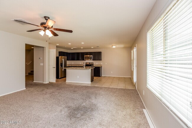 Foto del edificio - 6043 E Oasis Blvd