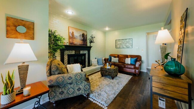 Foto del edificio - 5099 Wardcliff Dr