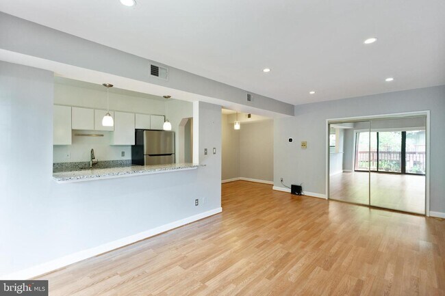 Building Photo - 208 Skyhill Rd