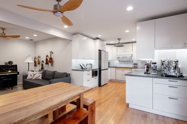 Foto del edificio - 9315 Cattaraugus Ave