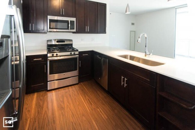 Building Photo - 0 bedroom in Chicago IL 60642