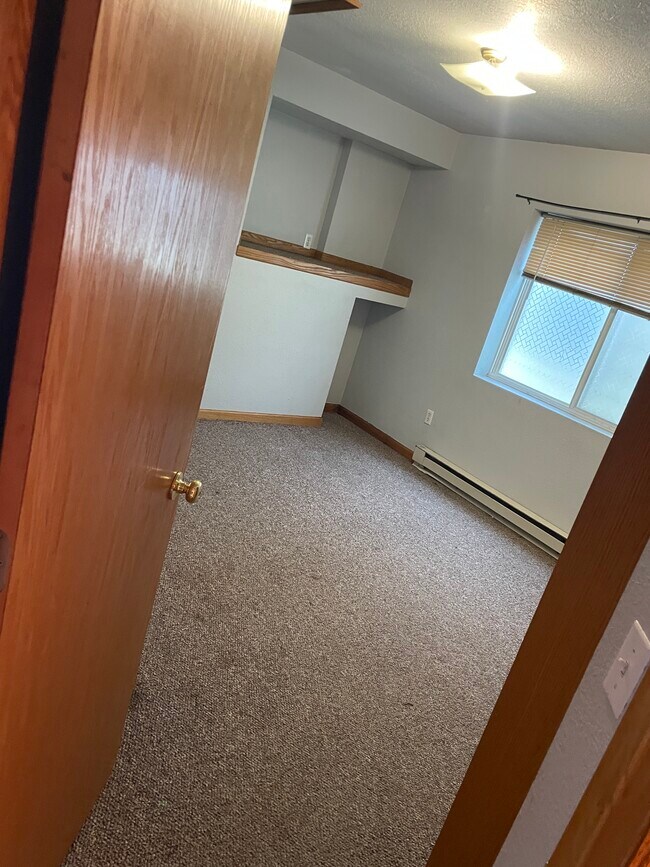 Foto del edificio - 418 N 15th Ave E