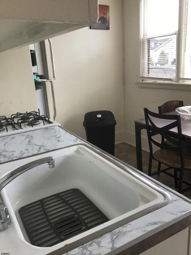 Foto del edificio - 9317 Monmouth Ave