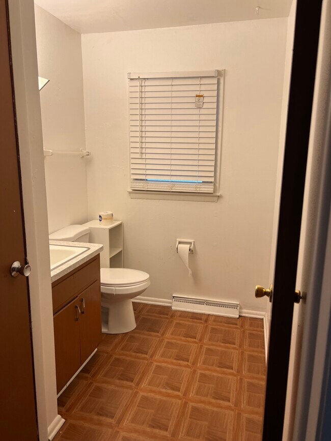 Half bathroom - 10439 W Silver Spring Dr