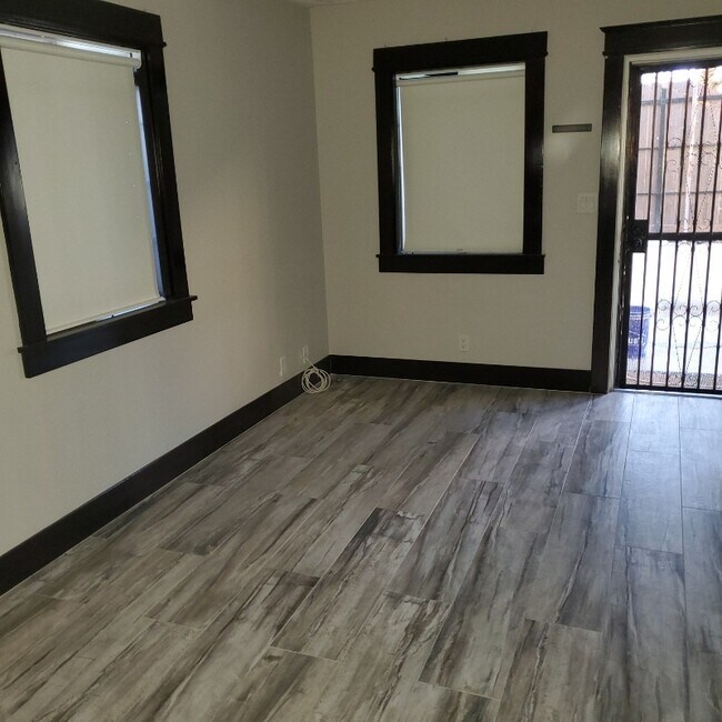 Foto del edificio - 800 W Gage Ave