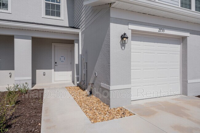 Foto del edificio - 2790 Riverfield Rd