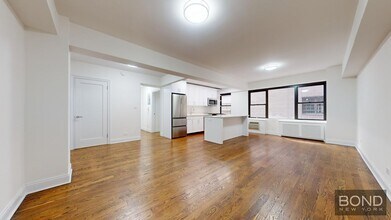 Building Photo - 157 W 57th St