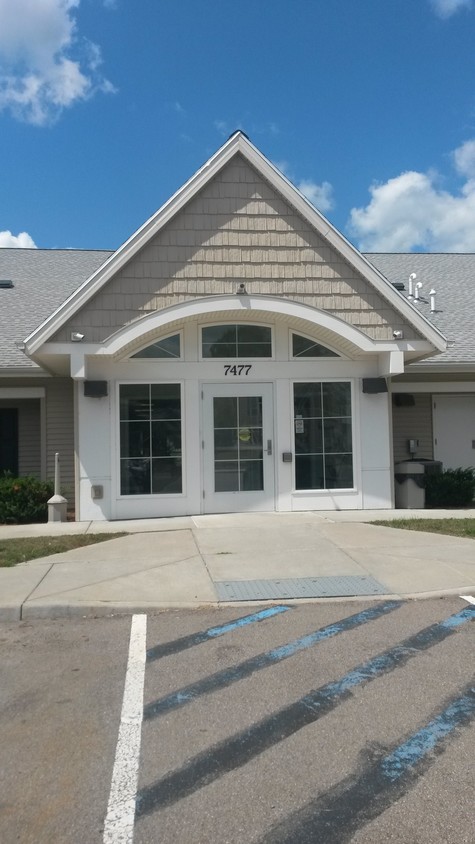 Foto principal - 7475 Seneca Rd N