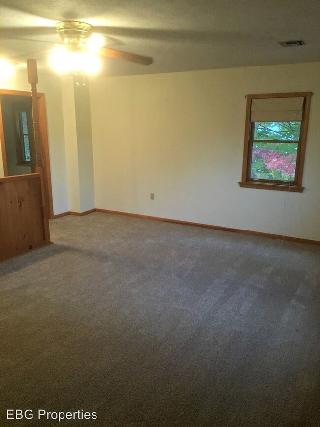 Building Photo - 4 br, 3 bath House - 8961 Elm Street