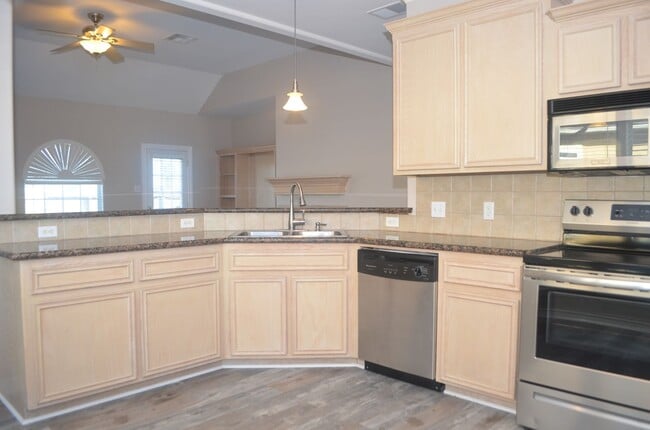 Building Photo - YOUR COASTAL PARADISE AWAITS!