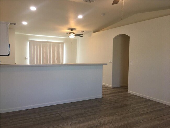 Foto del edificio - 5085 S Jacaranda Pl