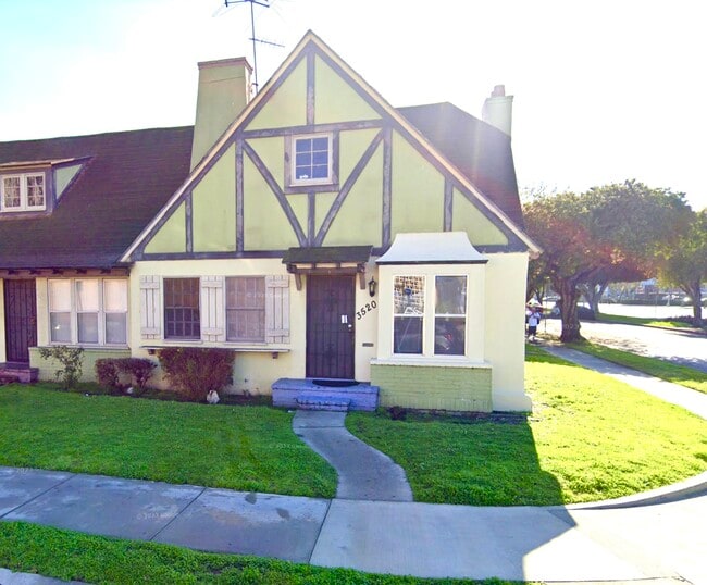 Building Photo - 3520 W 39th St