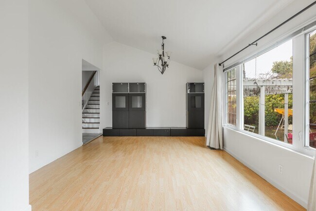 Foto del edificio - 1057 Iris Ave