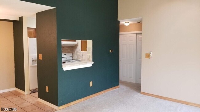Building Photo - 2121 Ravens Crest Dr