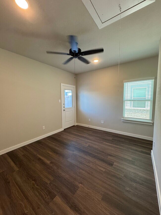 Foto del edificio - 1127 Eloise Dr