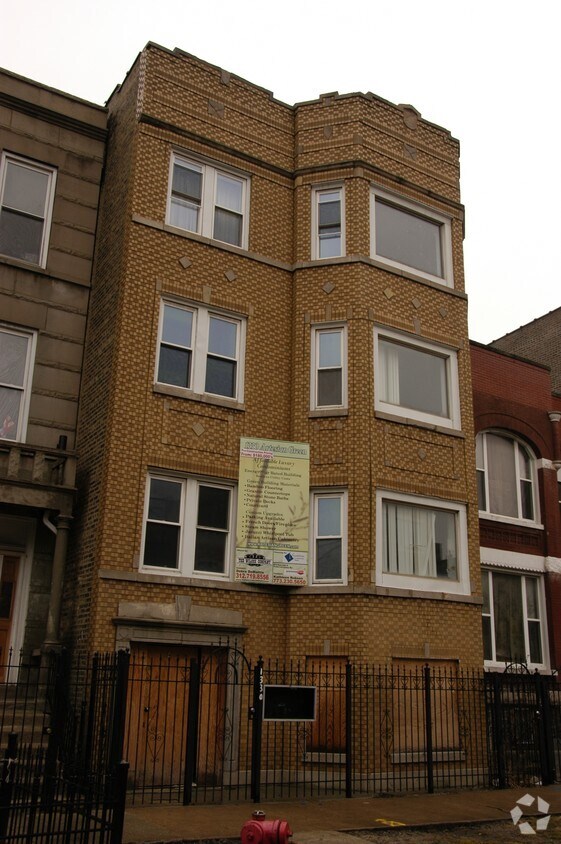 Building Photo - 1330 N Artesian Ave