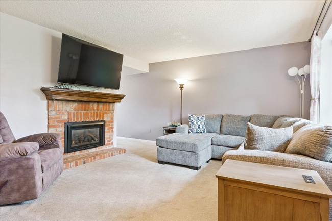 Building Photo - 2433 E Fremont Ct