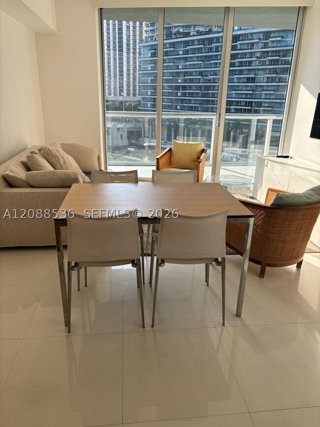 Foto del edificio - 465 Brickell Ave