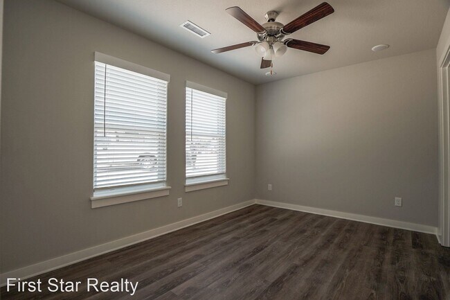 Building Photo - 1 br, 1 bath House - 580 N Honey Locust Bend