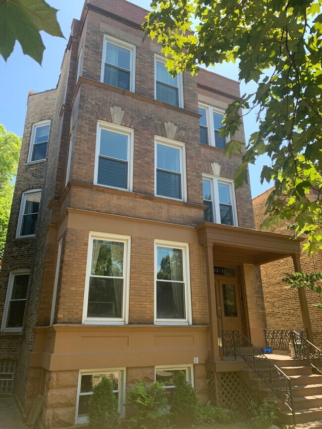 Building Photo - 1633 W Rascher Ave