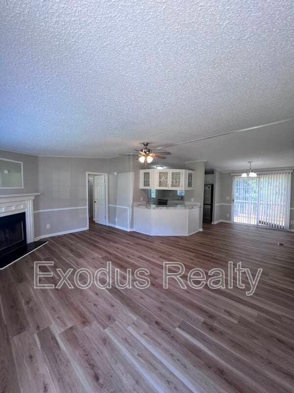 Building Photo - 771 Deer View