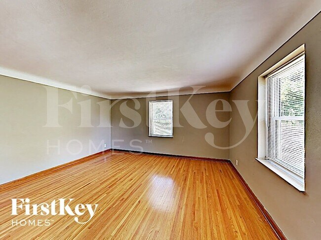Foto del edificio - 11251 Old Halls Ferry Rd