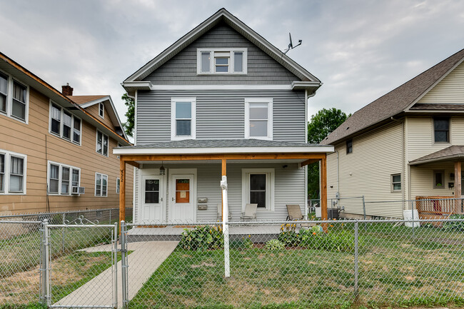 Foto del edificio - 522 Newton Ave N