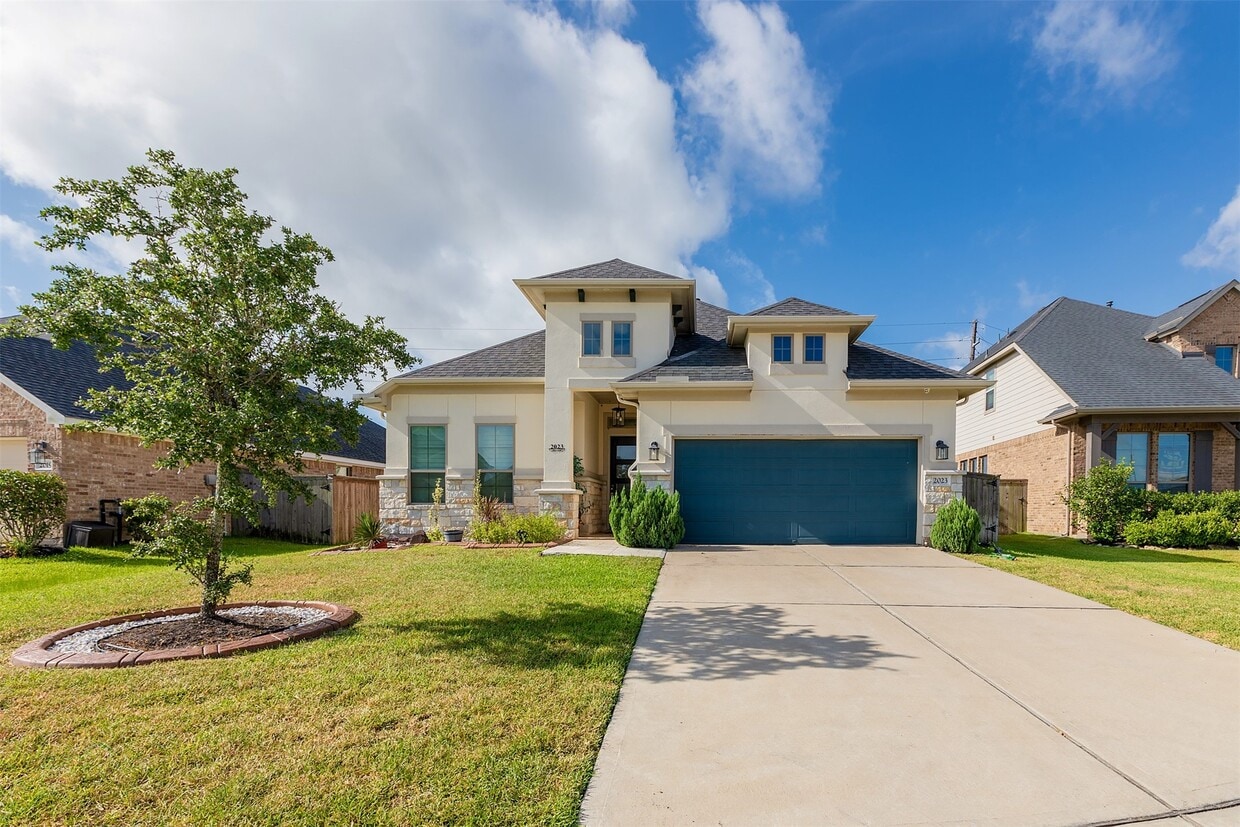 Foto principal - 2023 Village Orchard Ln