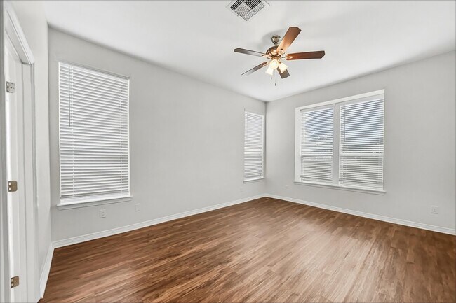 Building Photo - 2204 Perkins Crossing Dr