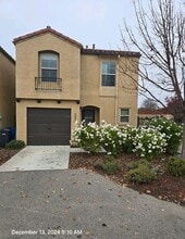 Building Photo - 543 Playa Cir