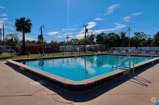 Building Photo - 410 Suwanee Dr