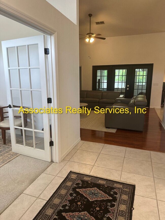 Building Photo - Beautiful 4 Bedroom/3 Bathroom in BROADMOOR!