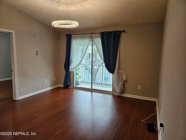 Foto del edificio - 7036 Deer Lodge Cir