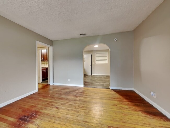 Foto del edificio - 6515 Ector Rd