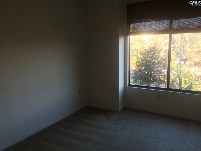 Building Photo - 1600 Park Cir