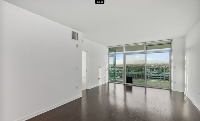 Foto del edificio - 13700 Marina Pointe Dr