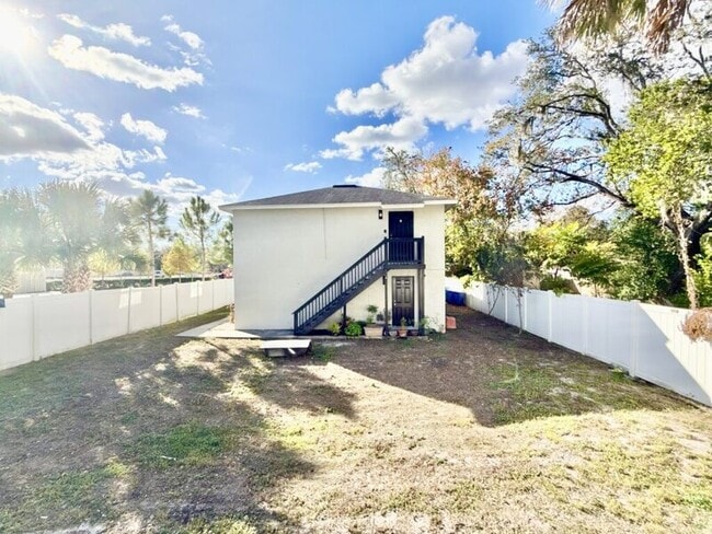 Building Photo - 11705 North Dr