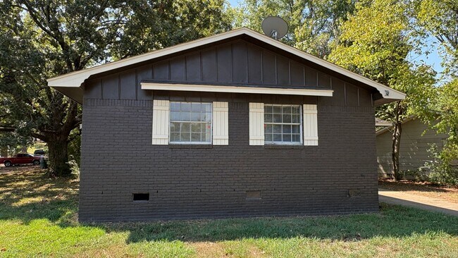 Building Photo - 27 Meldia Dr